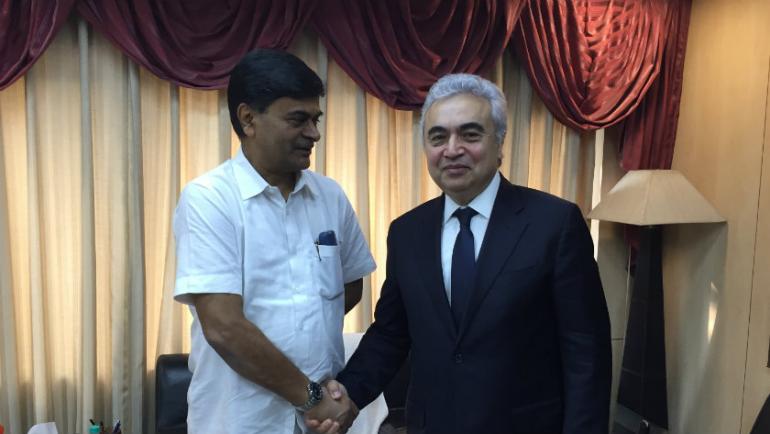 Executive Director meets Indian Ministers in New Delhi